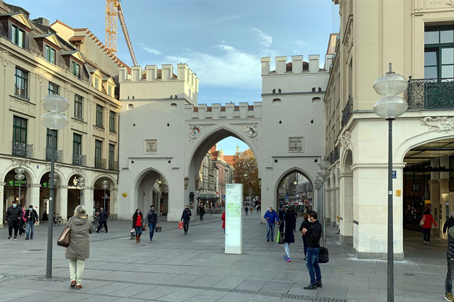 Der Karlsplatz (Stachus) in München Image
